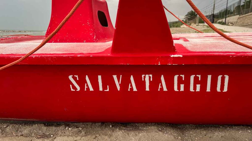 salvataggio rescue boat le marche Italy